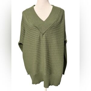 Time & Tru Women’s V-Neck pullover sweater in green amber Size Medium 8-10 EUC